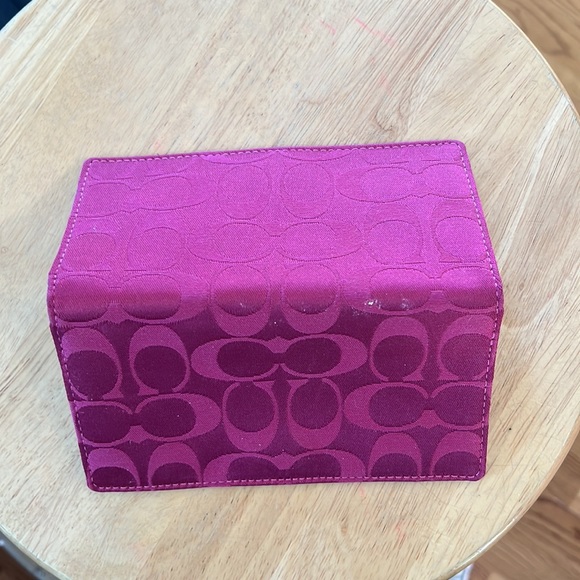 Used coach purse. This is a used purse that does show signs of wear. - Picture 6 of 6